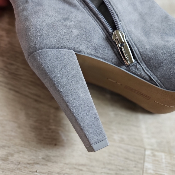 Vince Camuto Membidi Suede Leather Ankle Boots - Picture 8 of 14